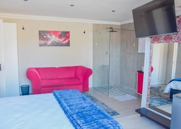 Modern And Executive 2 Bedroom Townhouse