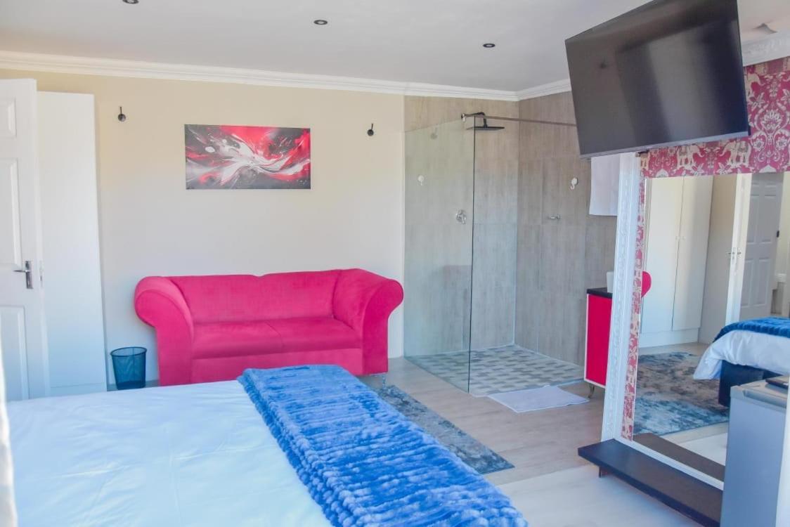 Modern And Executive 2 Bedroom Townhouse Holiday home *