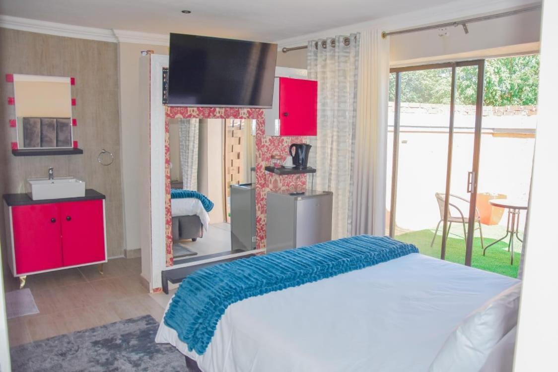 Modern And Executive 2 Bedroom Townhouse Holiday home *