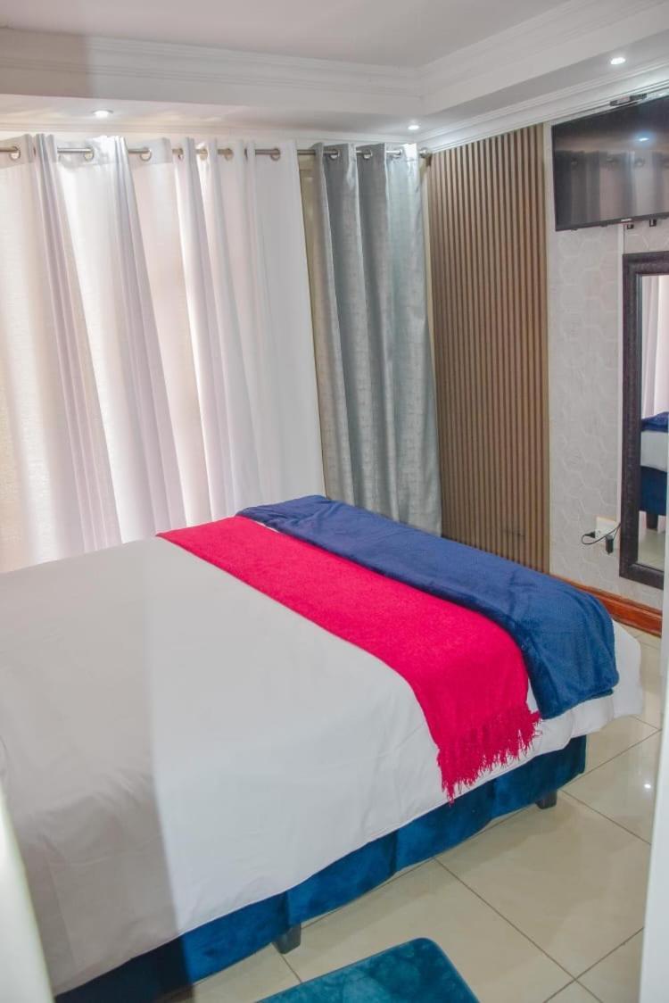 Modern And Executive 2 Bedroom Townhouse *