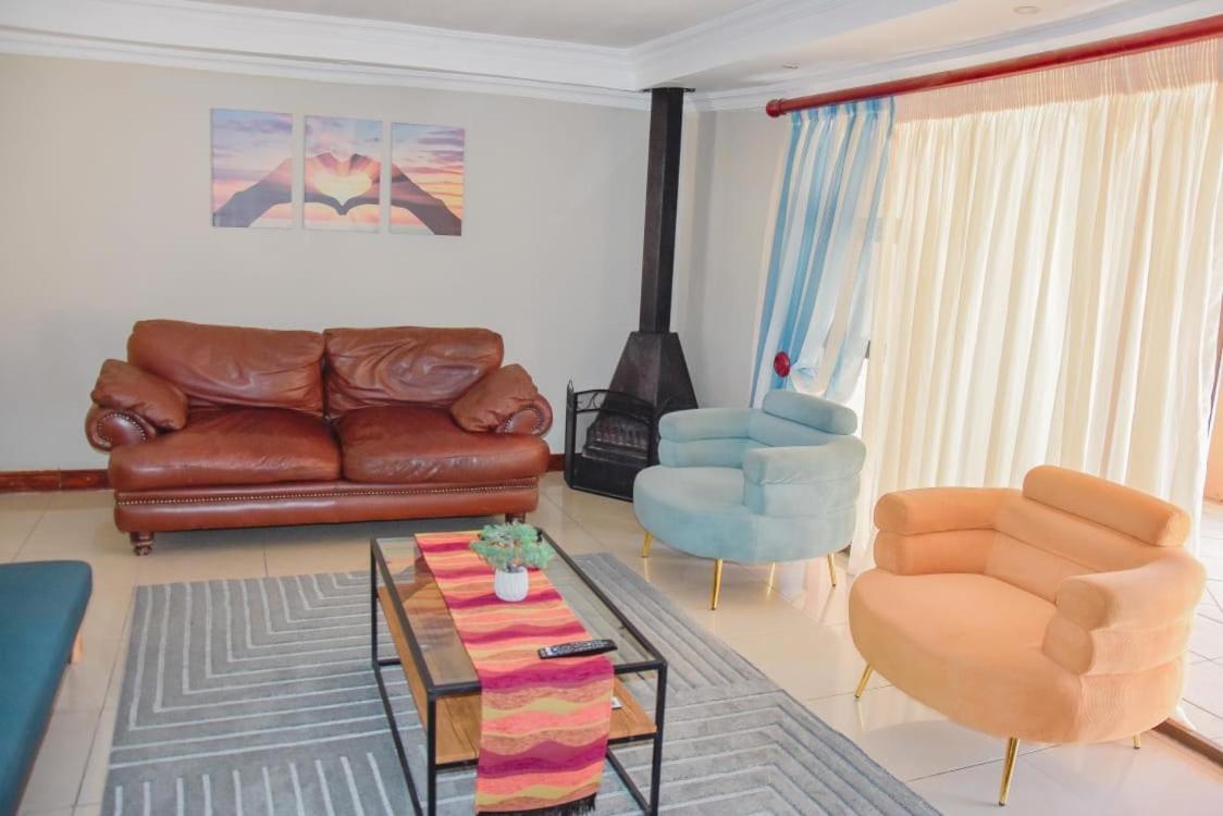 Modern And Executive 2 Bedroom Townhouse * Bloemfontein