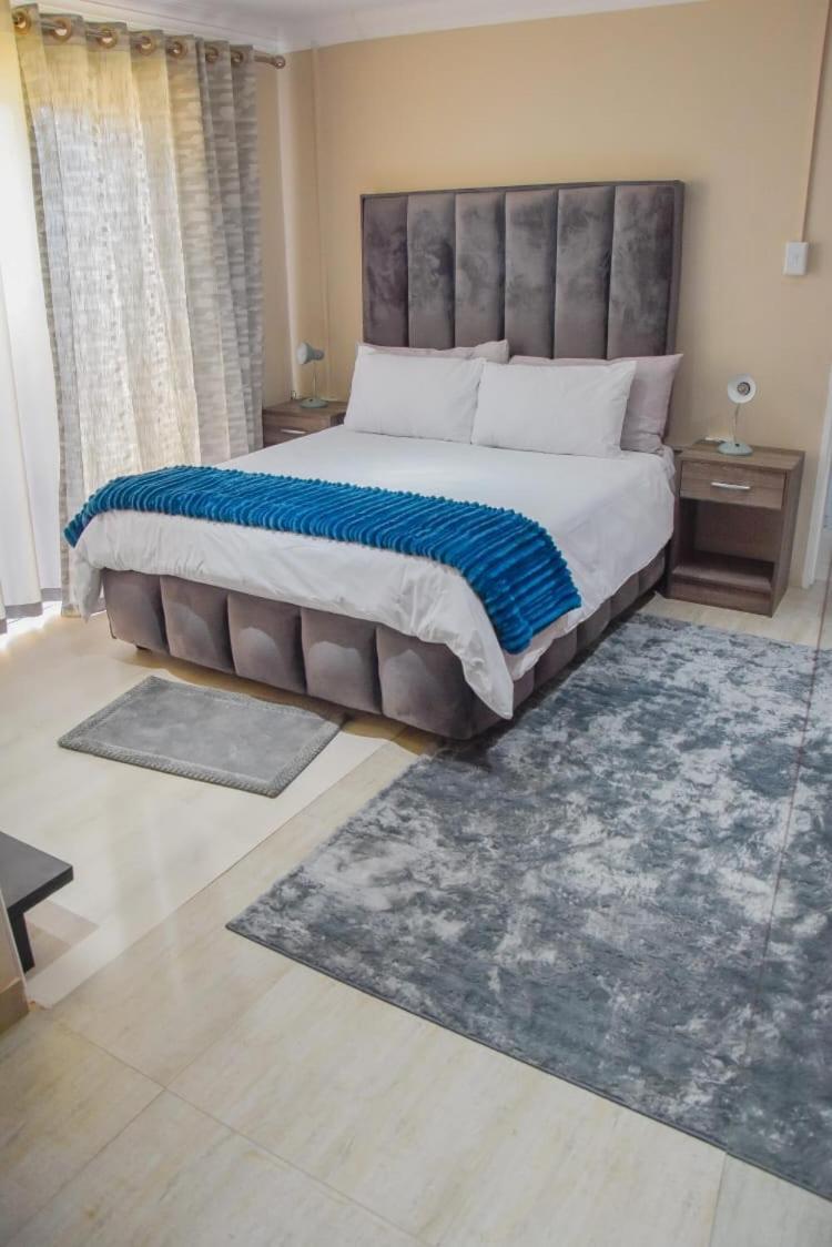 Holiday home Modern And Executive 2 Bedroom Townhouse