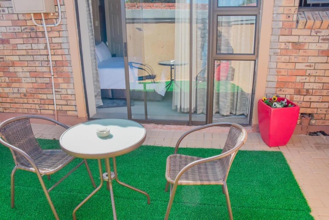 Modern And Executive 2 Bedroom Townhouse